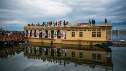 Stunning Indian Kashmiri Wedding With A Vintage Touch By Nikhil Kapur Photography 