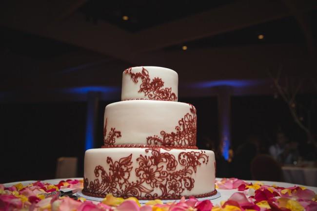30a- white wedding cake