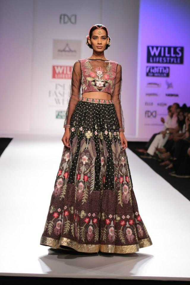 Pia Pauro Wills Lifestyle India Fashion Week Scottish Indian lehenga
