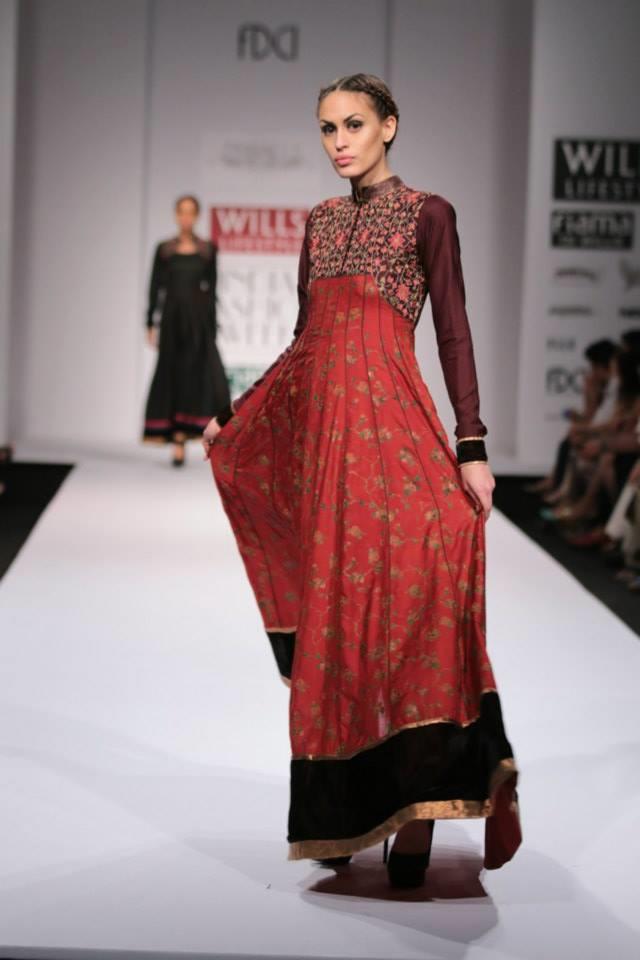 Pinnacle by Shruti Sancheti Wills Lifestyle India Fashion Week 2014 red black dress