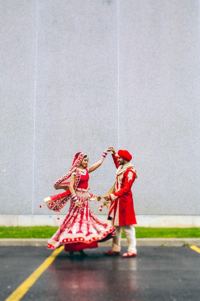 11 sikh indian wedding bride and groom dancing