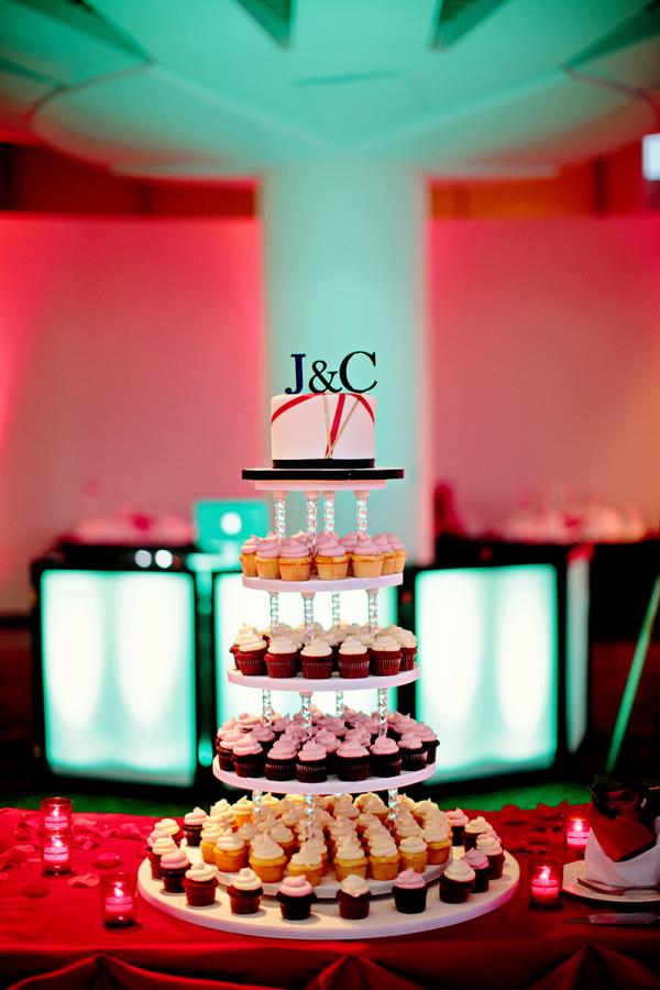 35a Indian reception cupcake tower