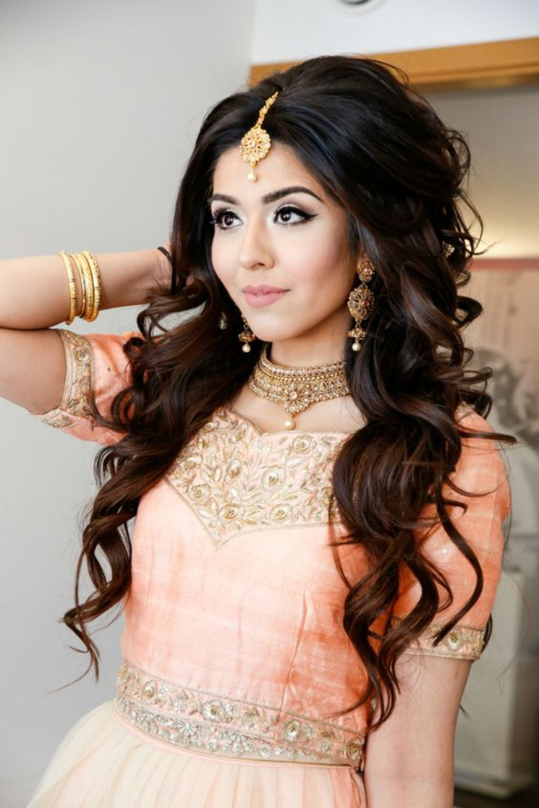 Sister of the bride | Pakistani bridal hairstyles, Bridal dress design,  Indian wedding gowns