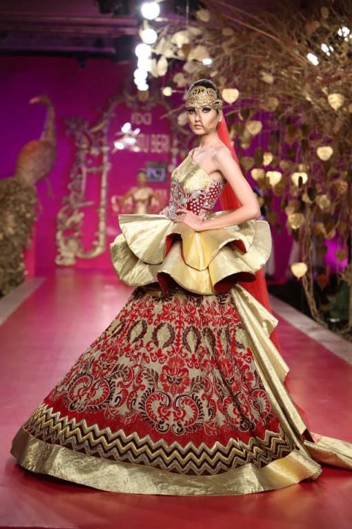 Ritu Beri Collection inspired from the culture of punjab at PCJ ... |  Indian fashion, Indian fashion designers, Delhi couture week