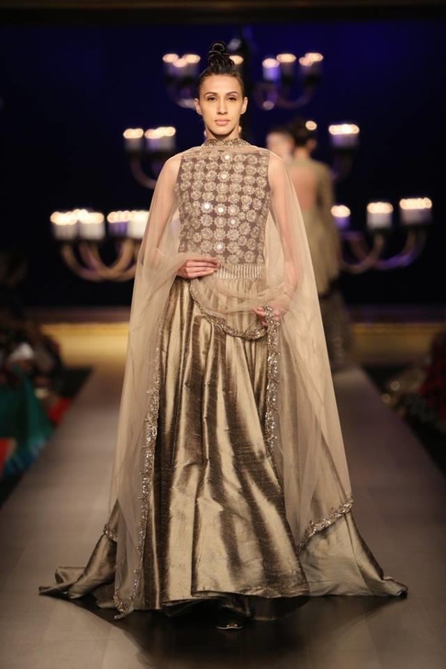 India Couture Week (ICW) – Manish Malhotra’s Runway Show