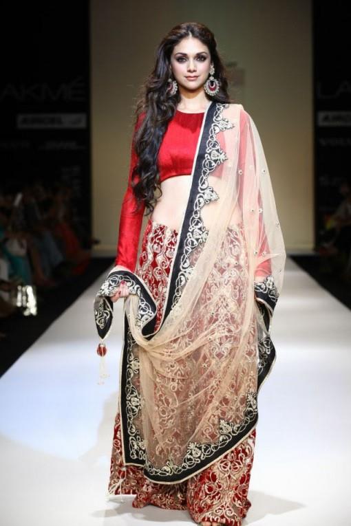 Payal Singhal LFW 2013 red lengha