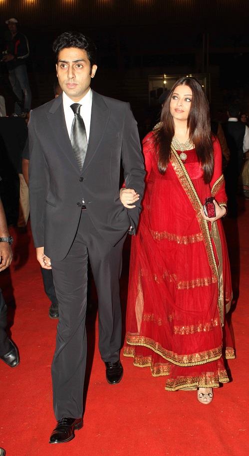 Aishwarya & Abhishek Bachchan in Sabyasachi Mukherjee