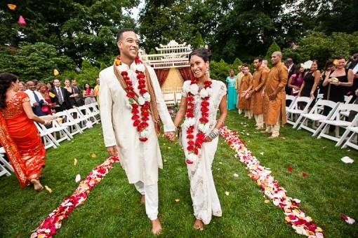 outdoor-red-and-white-hindu-ceremony-by-lisa-hancock-weddings-1 Outdoor Red and White Hindu Ceremony by Lisa Hancock Weddings - 1