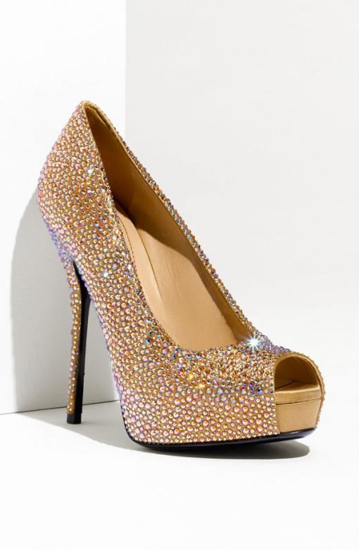 gold shoes gucci