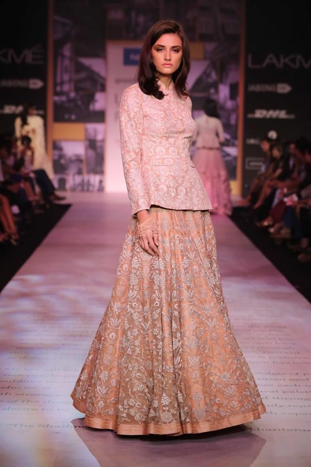 We Can't Help But Adore Malaika Arora As She Poses In A Shantanu And Nikhil  Original