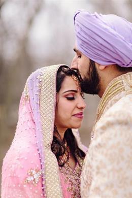 Beautiful Illinois Sikh Wedding by Almond Leaf Studios