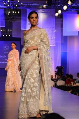Manish Malhotra Indian Bridal Fashion at Men for Mijwan Show